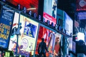 サイネージ広告とは？種類・メリットと設置場所を解説